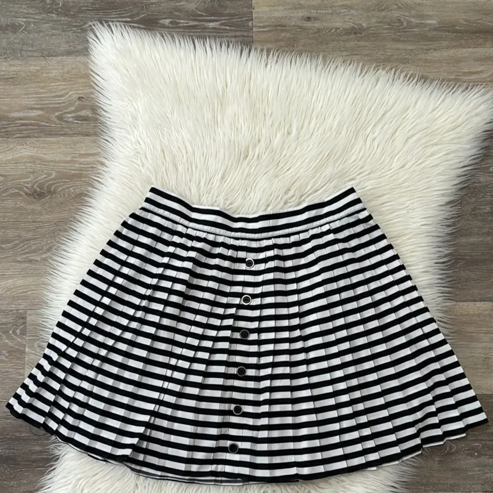 Candie’s Striped Black and White Mini Skirt Size M